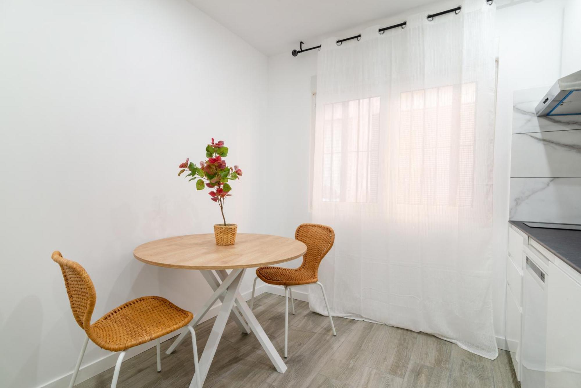 Salatan Apartments, Plaza Paris Apartment *