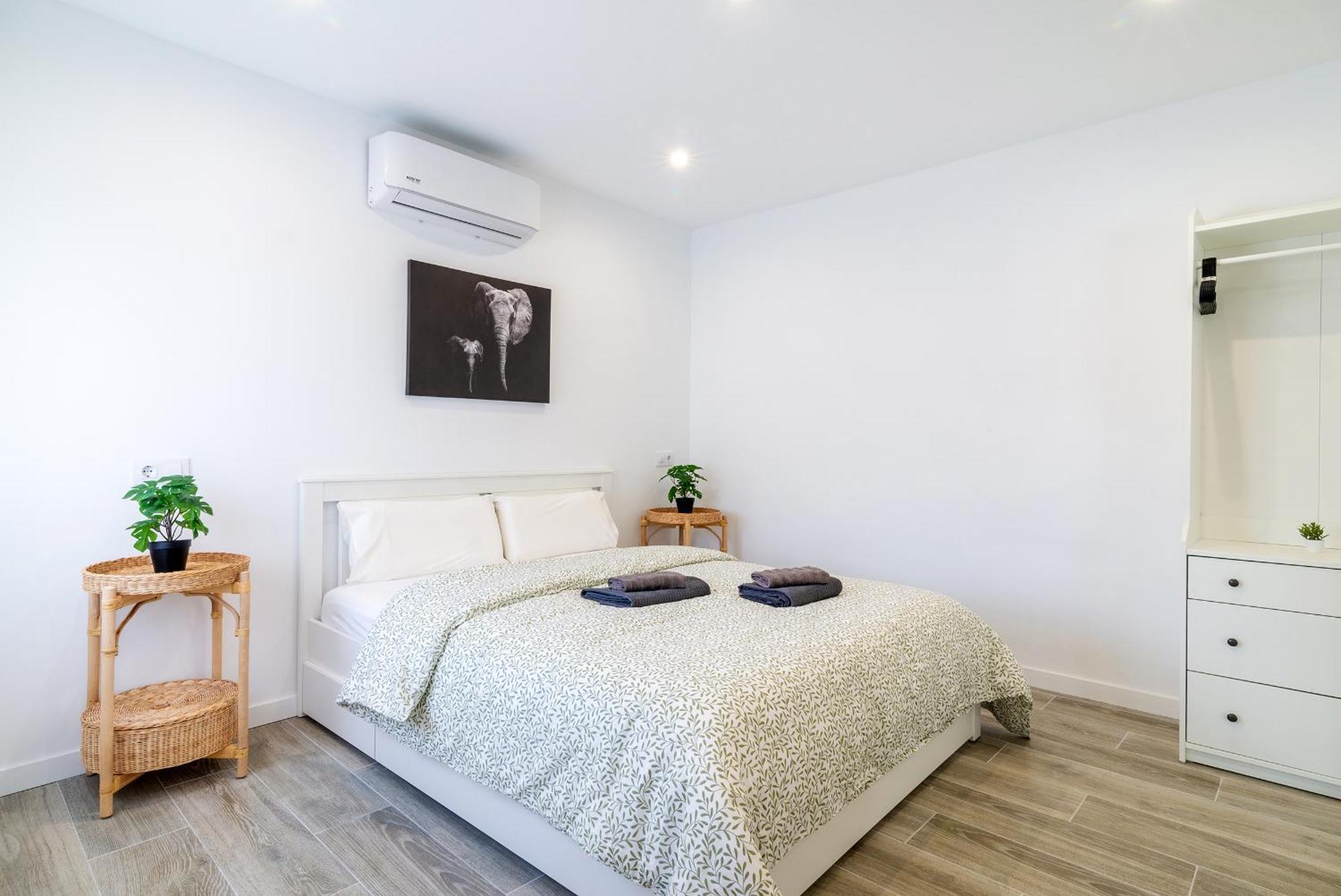 Salatan Apartments, Plaza Paris Apartment Lloret de Mar